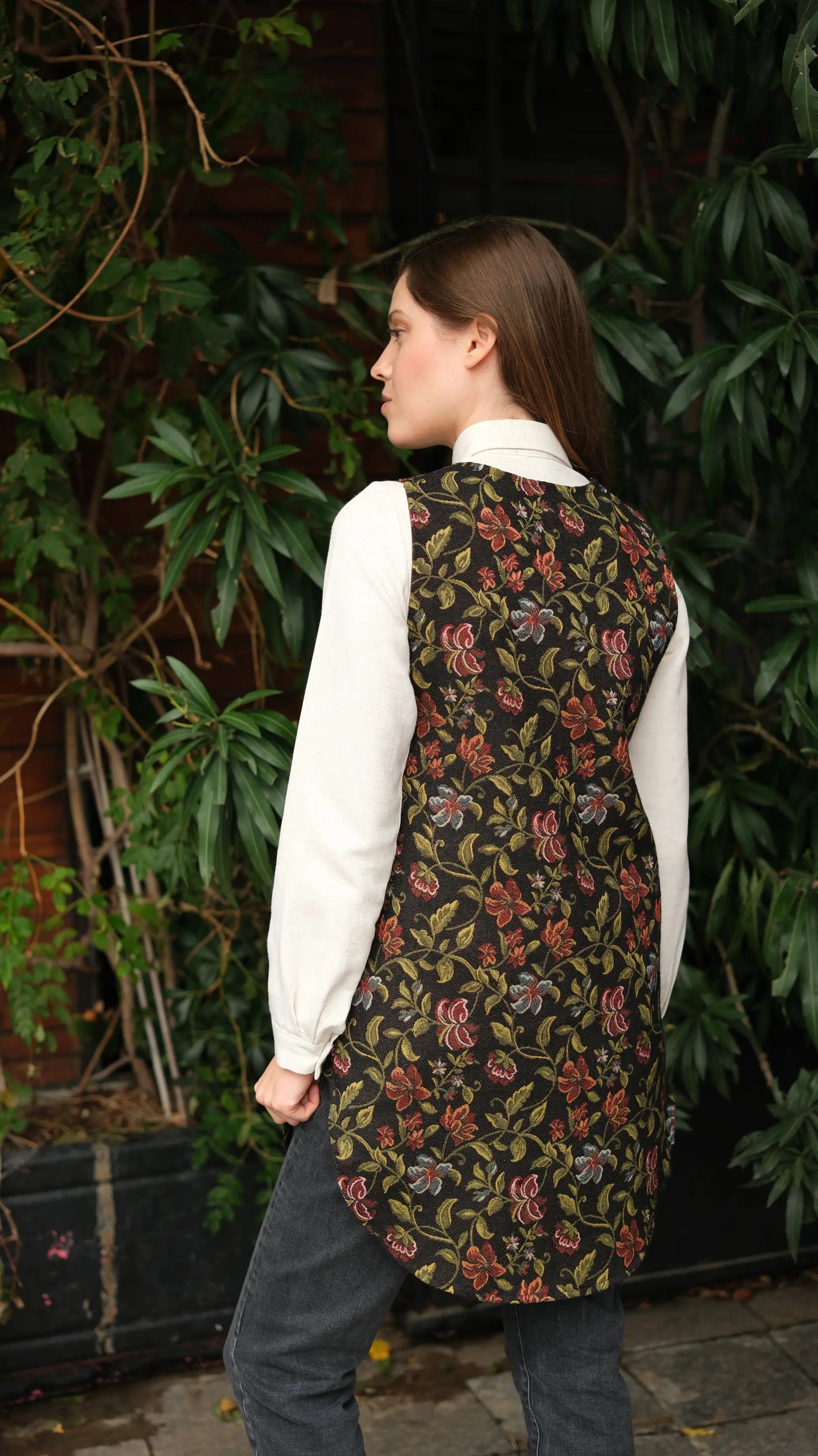 Çiçek Desenli Goblen Uzun Yelek