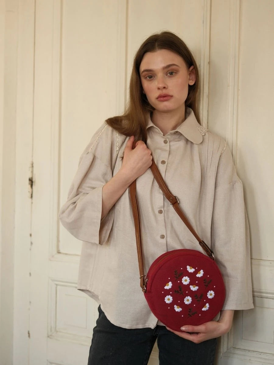 Papatya Nakışlı Yuvarlak Kanvas Çanta Kırmızı