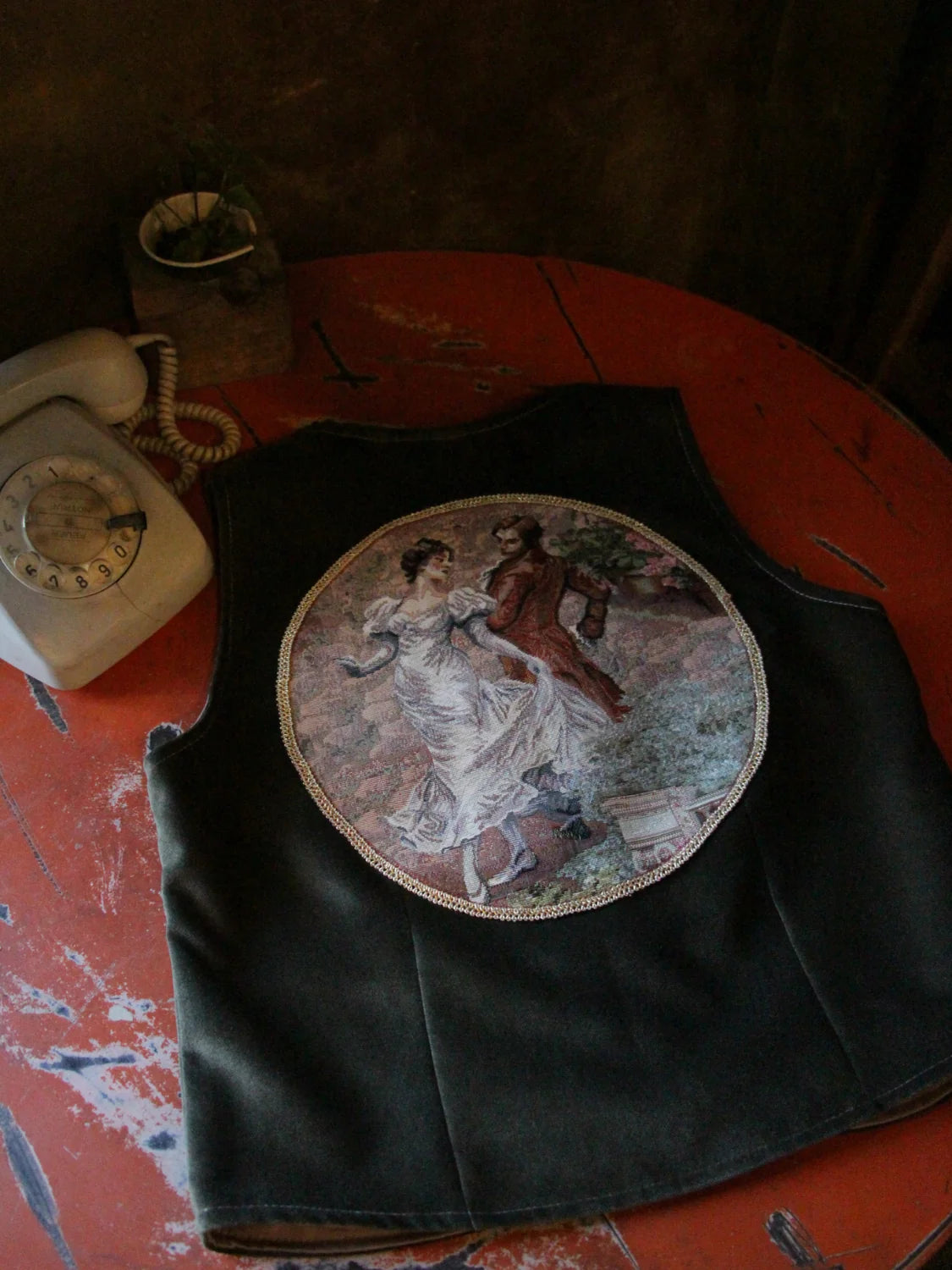 Romantik Desen Goblen Yelek