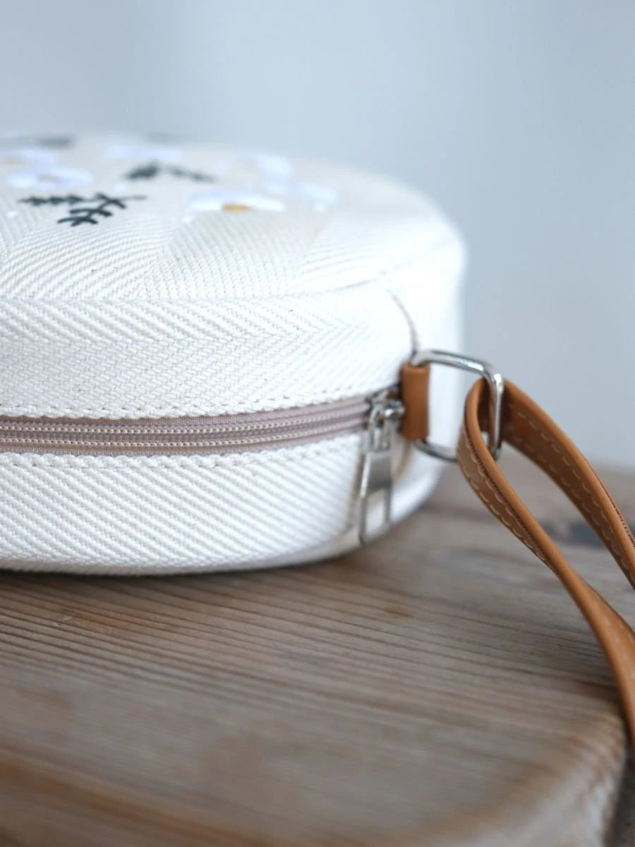 Papatya Nakışlı Yuvarlak Kanvas Çanta Ekru