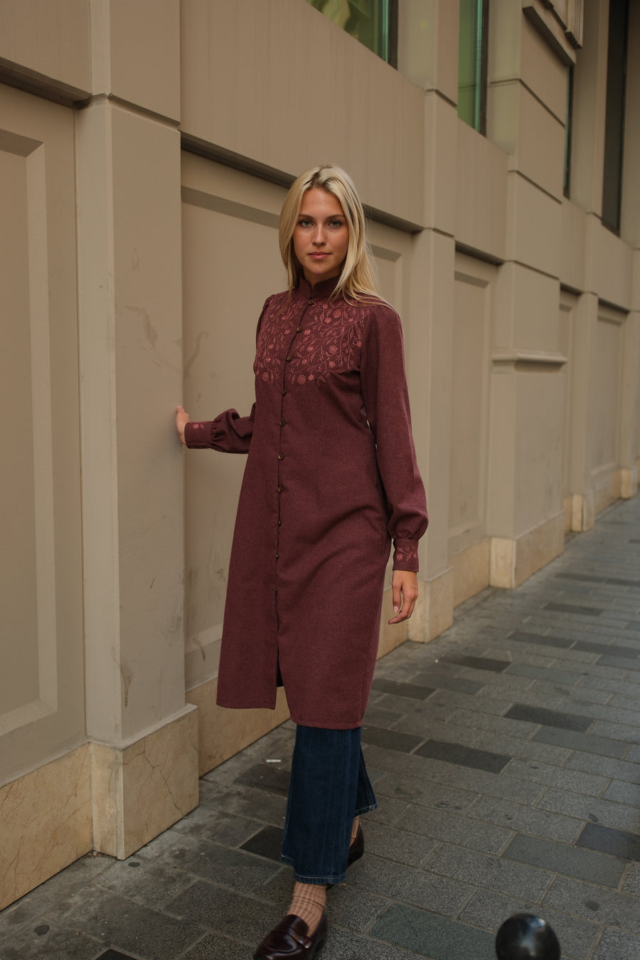 Ada Tunik Bordo