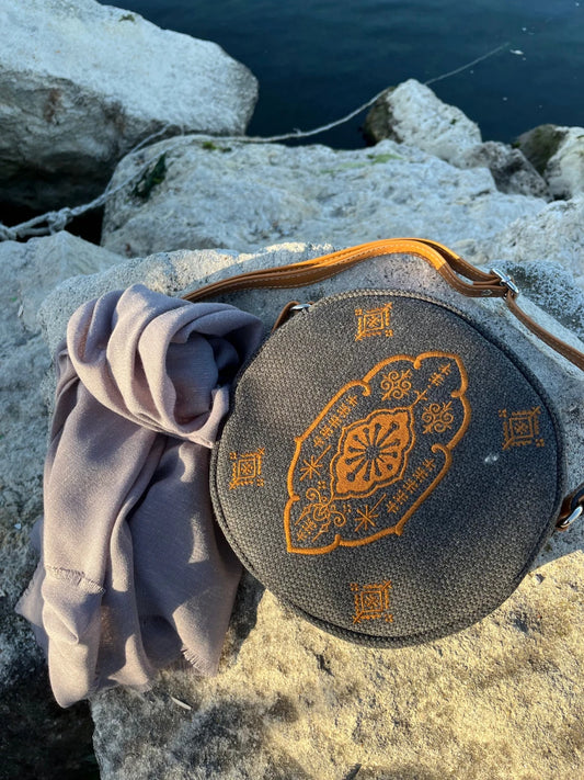 Anadolu Nakışlı Yuvarlak Koyu Antrasit Çanta