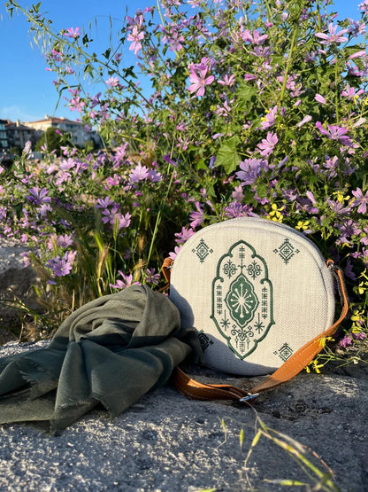 Anadolu Nakışlı Yuvarlak Krem Çanta