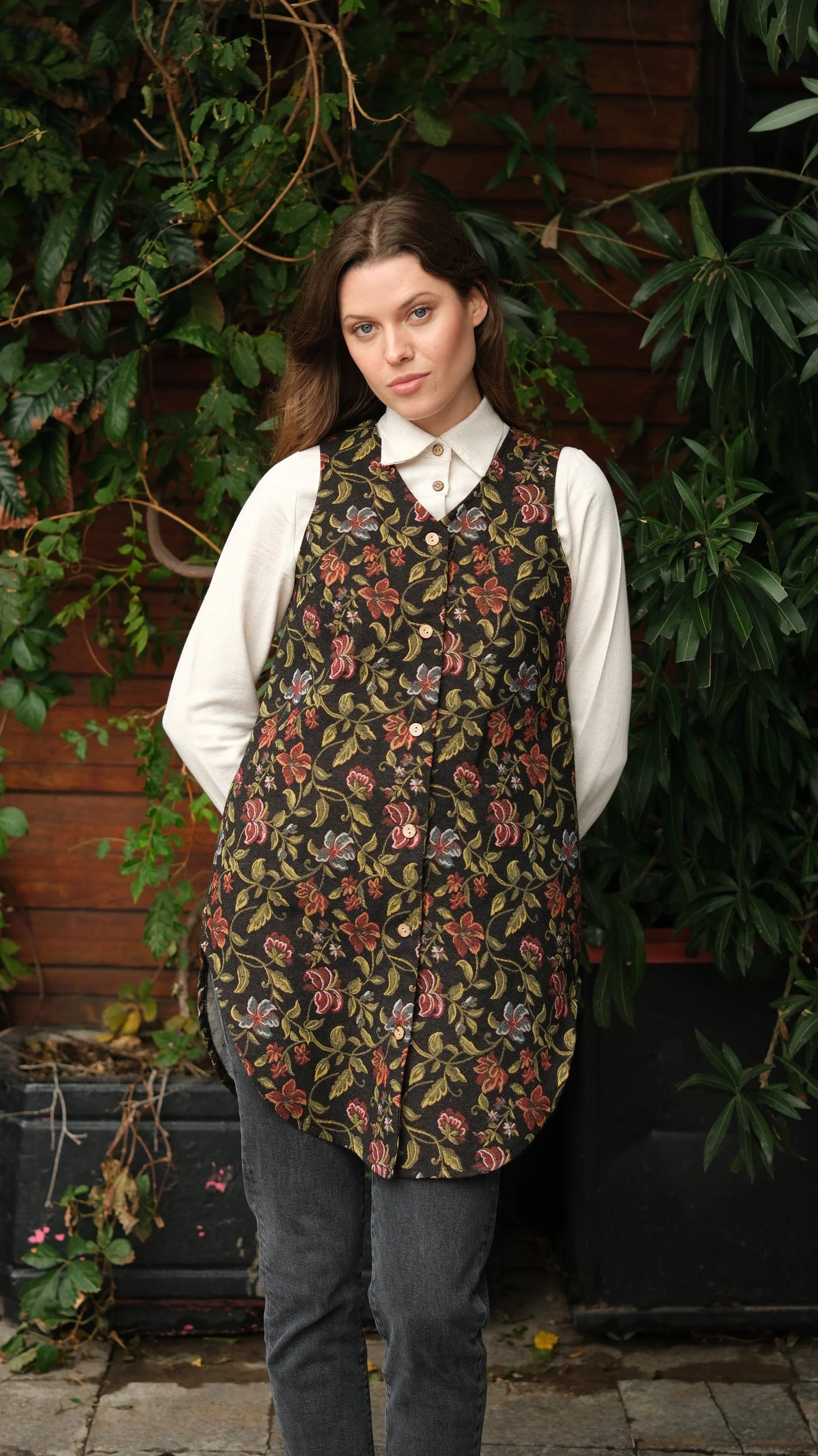 Çiçek Desenli Goblen Uzun Yelek