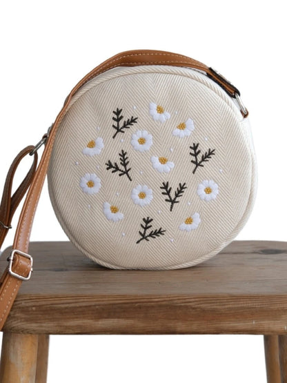 Papatya Nakışlı Yuvarlak Kanvas Çanta Ekru
